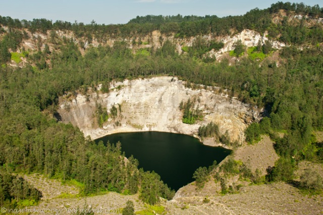 jeden z kraterów